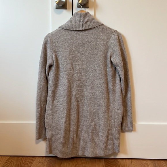 Final Price- No Offers! Barefoot dreams, gray open cardigan - Picture 4 of 12